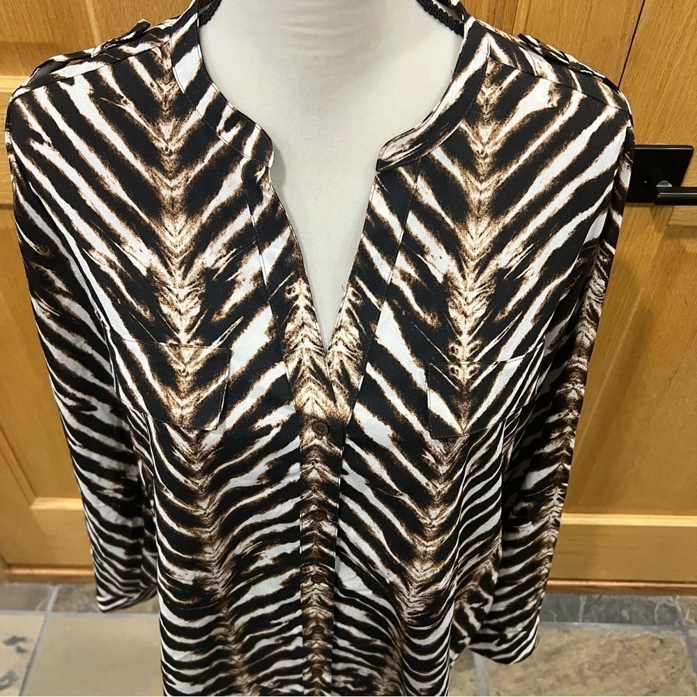 Calvin Klein Chevron Zebra Print Roll Tab Sleeve Blouse L EUC